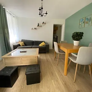 https://charmante-maison-saint-bron.hotels-rhonealpes.com